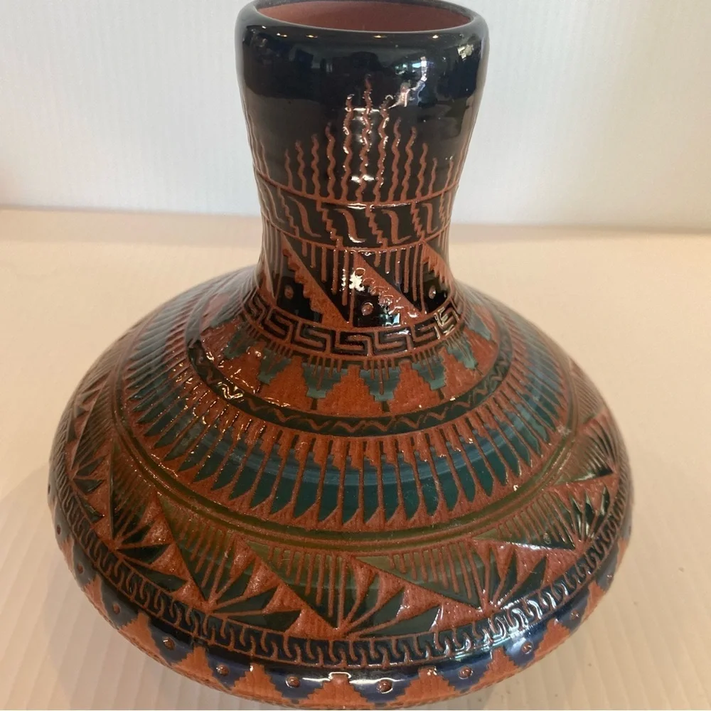Pottery Vase SIGNED L. KING NAVAJO INTRICATE PATTERN~TRIBAL~SOUTHWESTERN